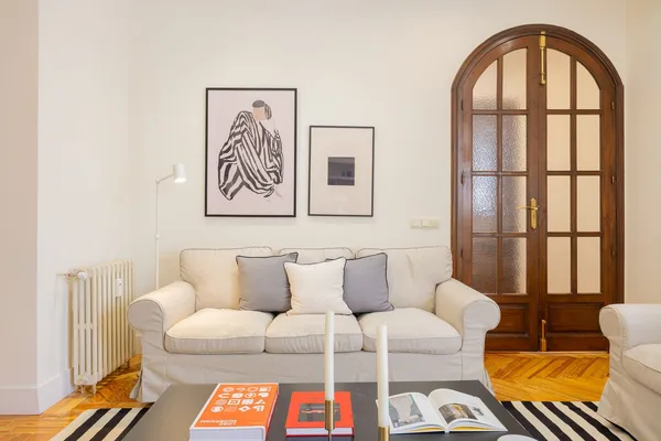 3-bedroom apartment in Alcalá - Image 3