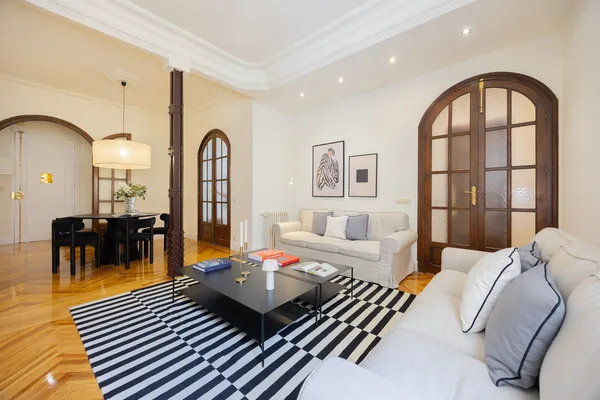 3-bedroom apartment in Alcalá - Image 1