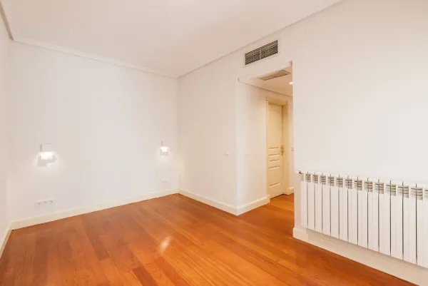 Piso de 2 dormitorios en Juan de Mena - Image 8