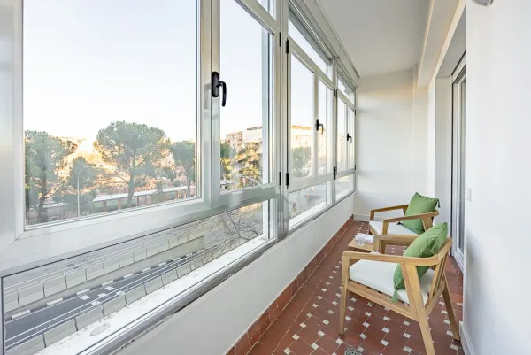 3-bedroom apartment in Avenida Filipinas - Image 8
