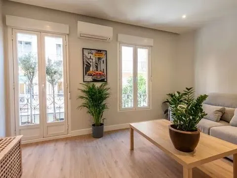 Piso de 1 dormitorio en Paseo Marqués de Zafra - Image 3